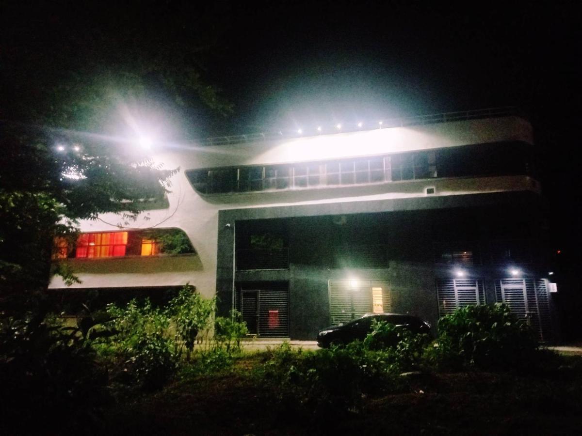 Ship Maria Hotel Puerto Galera Exterior photo